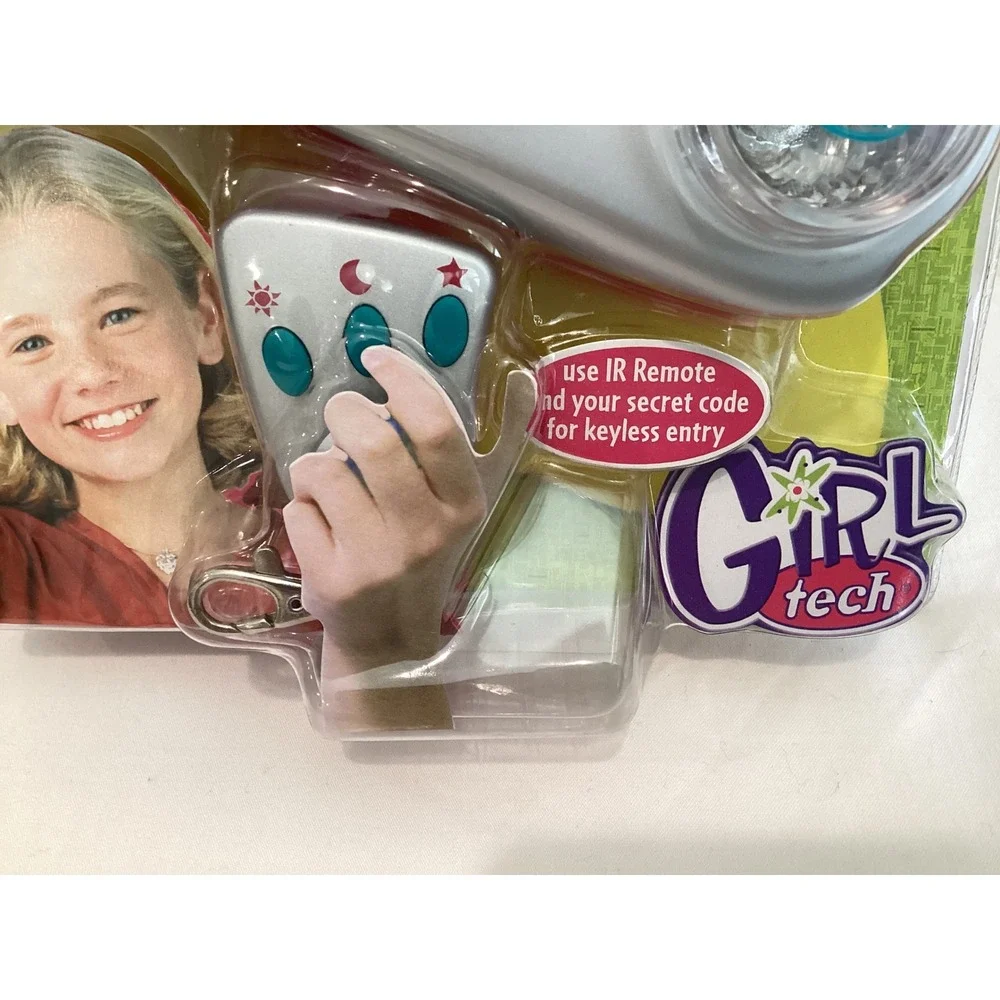 Vintage 2000 Girl Tech KeepSafe Box Radica G9919 Electronic IR Remote Red NEW